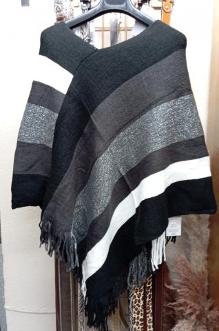 41000137 PONCHO RAYAS CRUZADAS 100%A NEG-BLA-GRIS 