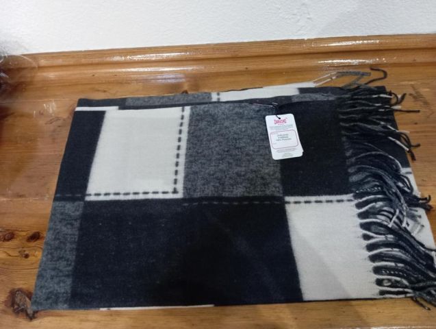 41000542 PASHMINA CUD.PE.FL 70*180 100%P NEG-GR-BE